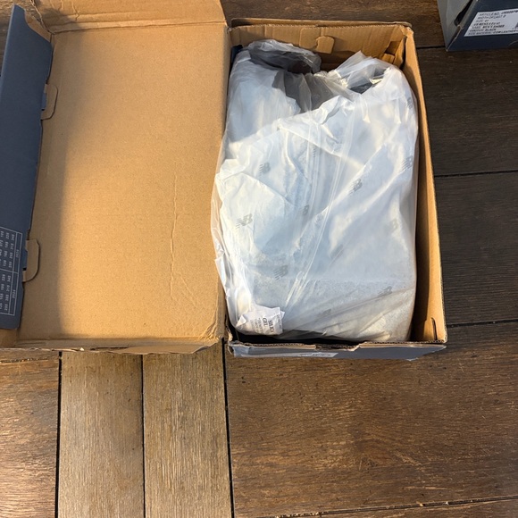 New Balance Men's Black 9060 Sneakers - Picture 3 of 4